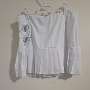 HALARA White Skort with Buckle Details